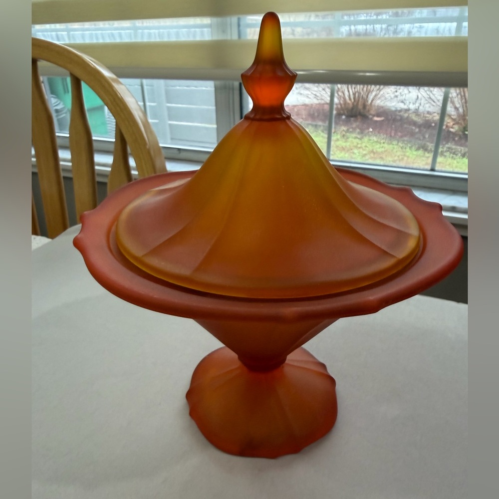 L.E.Smith Frosted Covered Candy Dish